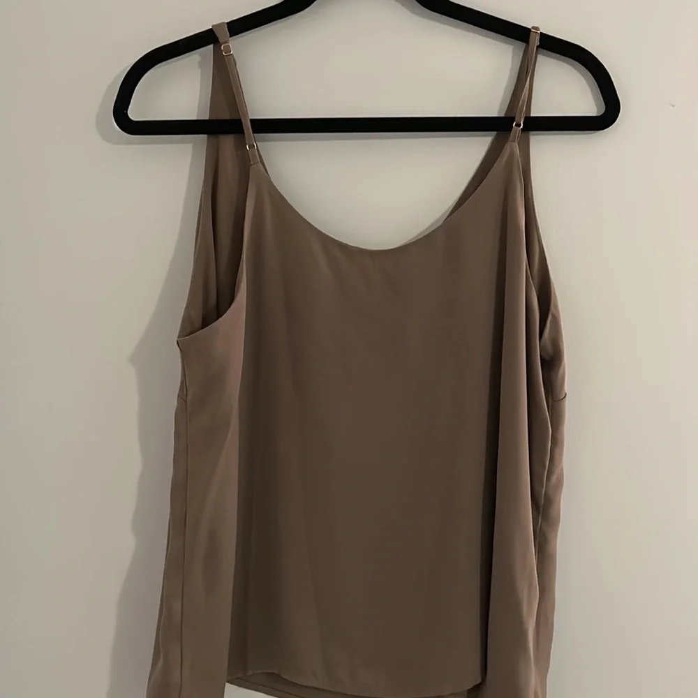A New Day taupe adjustable strap tank. Size L - Picture 4 of 5